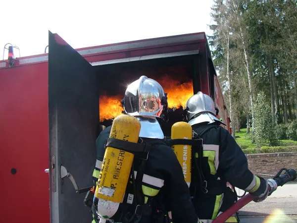 Ausbildung: Ein Gebäude vom Feuer retten